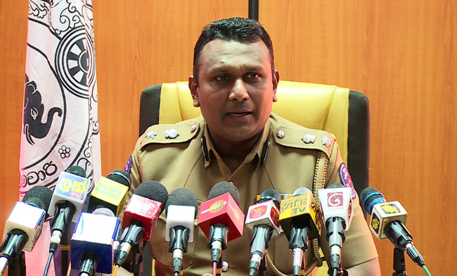 ඡන්ද පොළවල් වලට ජංගම දුරකථන ගේන්න එපා