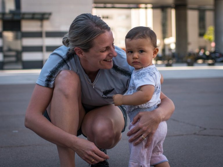 රජයේ ප්රතිසංස්කරණ වලට විරෝධය පා “නැනී” වරුන් වර්ජනයක