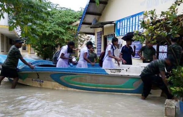 O/L ලියන්න හමුදා බෝට්ටුවෙන් යයි