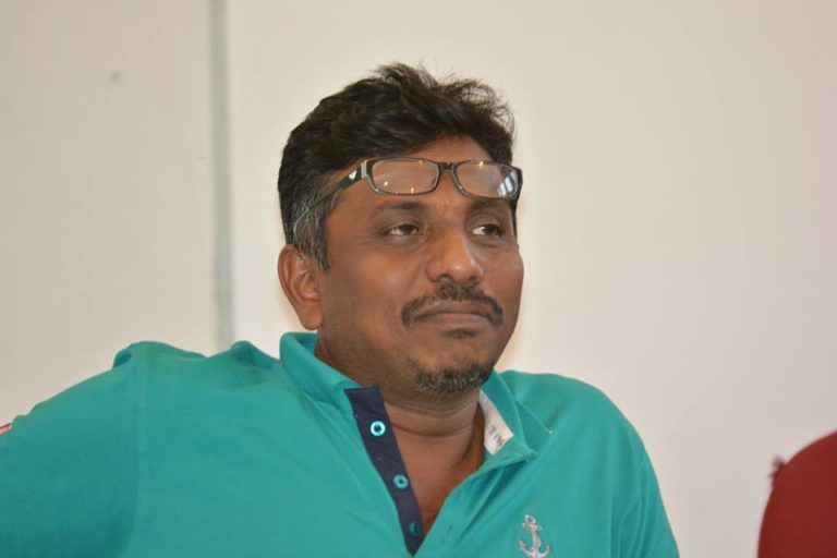 රතු කොළ මැද්දේ කහ එළි දල්වාගත් සිවිල් සංවිධාන