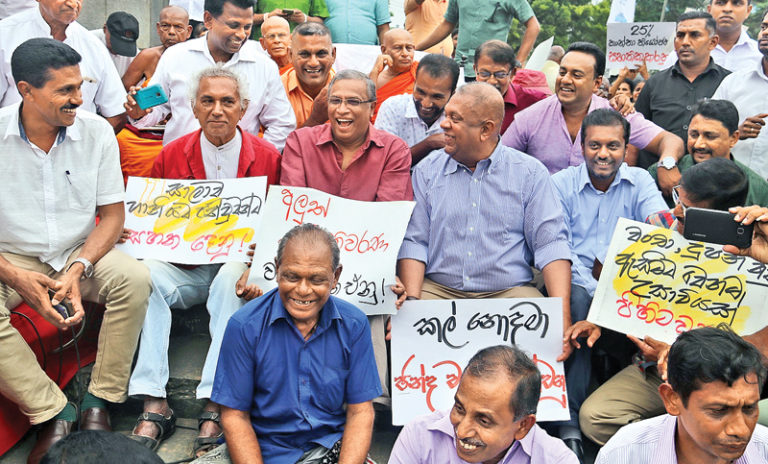 ප‍්‍රජාතන්ත‍්‍රවාදය වෙනුවෙන් නැවතත් පුලූල් පෙරමුනක්..!