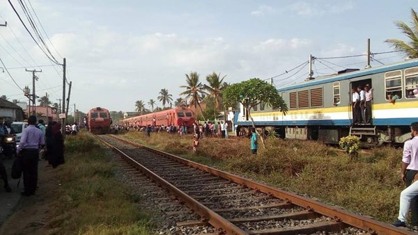 මුහුදුබඩ දුම්රිය මාර්ගයේ  ප්‍රමාදයක්