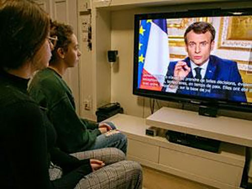 ප්‍රංශ ජනතාවට නිවාසවලින් පිටවයාම තහනම්