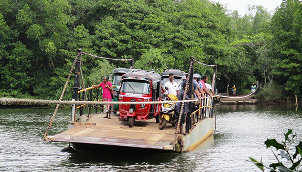 දිස්ත්රික්ක අතර ගමනා ගමන සීමාවෙන් හොරවල පාලම් පාරුවටද බලවත් පහරක්