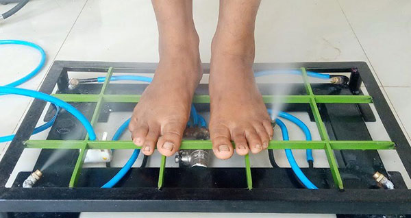 කොරෝනාවෙන් දෙපා ආරක්ෂා කරගැනීමට විද්යුත් පාපිස්සක්