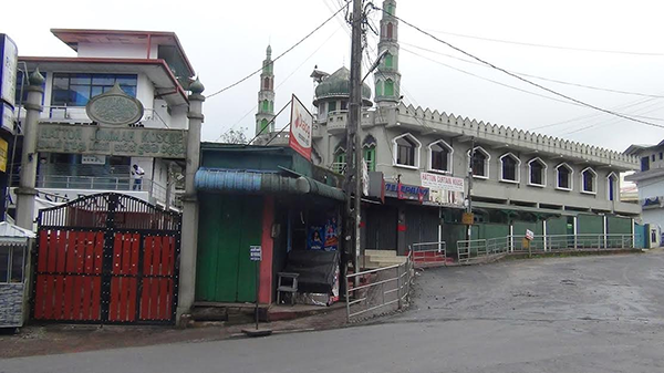 නිවෙස්වල සිට රාමසාන් සමරයි