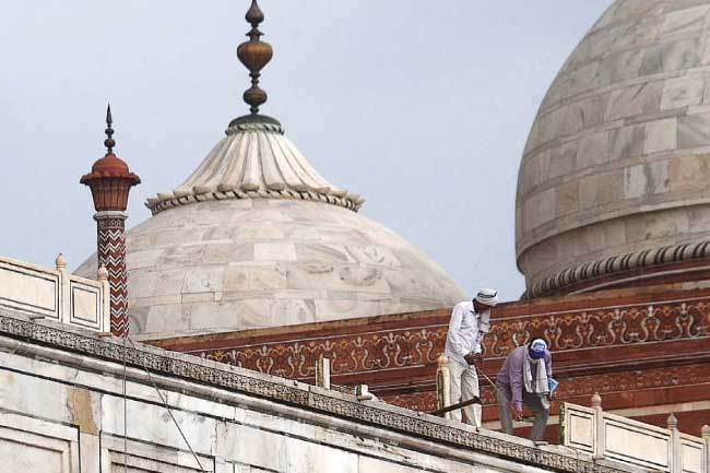 ටජ් මහල් මන්දිරයට හානි