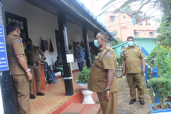 පොලිසිය හා ආරක්ෂක අංශවල තැපැල් ඡන්ද ප්‍රකාශ කරයි