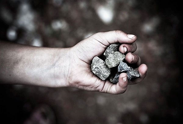 ශ්රීලංකා ගමනා ගමන මණ්ඩලයට අයත් බස් රථයකට ගල් ප්රහාරයක්