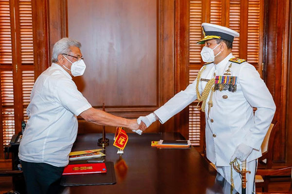 අභිනව නාවික හමුදාධිපතිතුමන් ජනාධිපතිතුමන් බැහැදකී