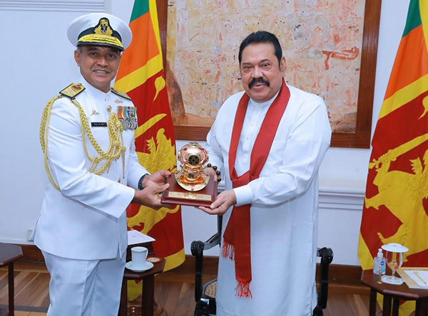 නාවික හමුදාධිපති අගමැති හමුවට පැමිණෙයි