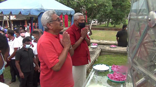 ජනපති අගමැති රාජපක්ෂ පිළිරූ වලට උපහාර පුදති