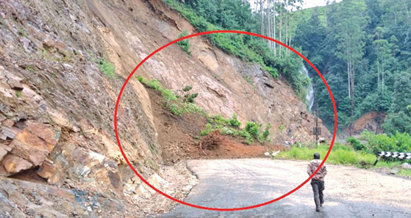 මස්කෙළිය නල්ලතන්නිය මාර්ගය යථා තත්වයට