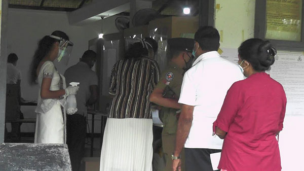 පොලොන්නරුවේ ඡන්දදායකයින් ඡන්දය පාවිච්චි කිරීමට ලොකු උනන්දුවක්