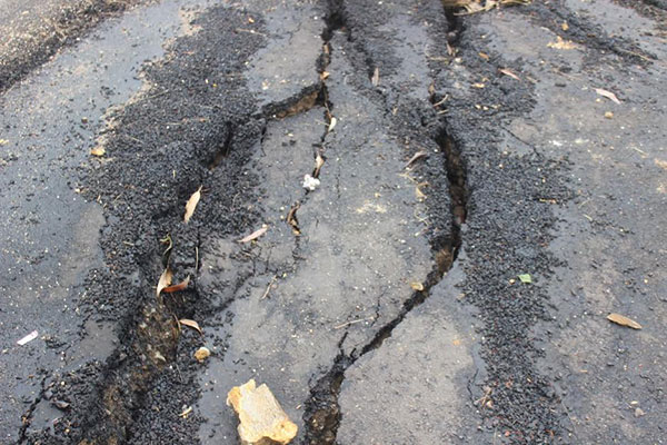 කුයිල් වත්ත ප්‍රදේශයේ මාර්ගය නාය යාමේ තර්ජනයකට