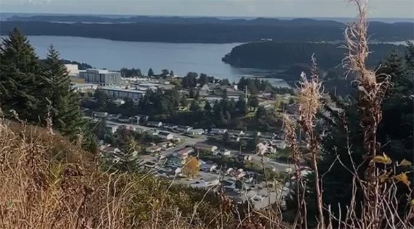 අමෙරිකාවේ ඇලස්කා වෙරළ තීරයේ සුනාමියක්