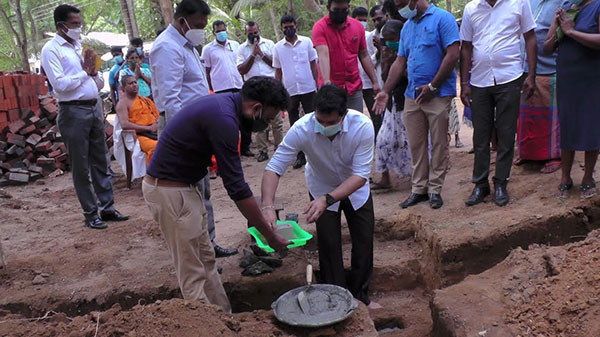 පරාක්‍රමසමුද්‍රය ප්‍රදේශයේ නව නිවාස ඉදි කිරීමේ ව්‍යාපෘතියක මුල් ගල