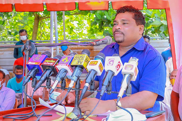 රට වෙනුවෙන් සියලුදෙනා එක තැනක