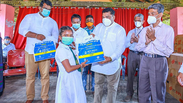 පාසල් දරුවන්ට වියළි ආහාර මල්ලක්