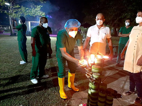 පුළතිසිපුර මල් වෙඩි සංදර්ශනයක්