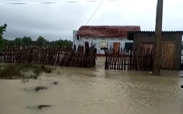 යාපනයේ ජල ගැලීම් ඉහළට