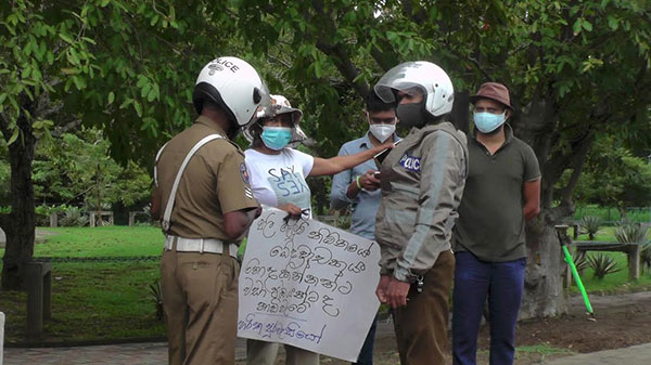 ජාවාරම්කරුවන් ඉදිරියේ පඹයෙකු නොවී පරිසරය ‍රැක ගනිමු