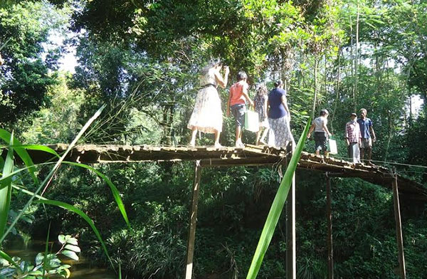 දේශපාලන කඹ ඇදිල්ලෙන් දිරාපත්වන මහවිට කිතුල් පටි පාලම