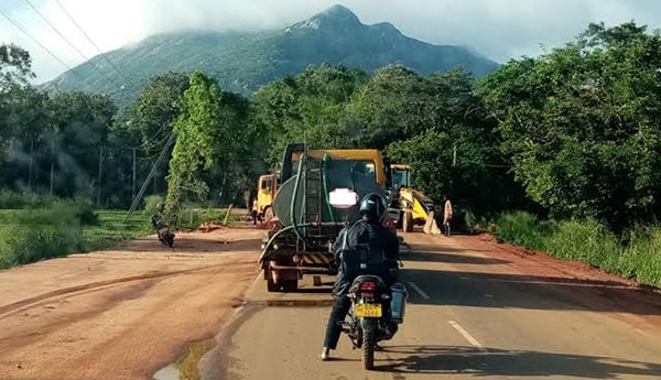 මරදන්කඩවල හඹරණ ප්රධාන මාර්ගයේ කාපට් ඇතිරිම අක්රමිකතාවක්