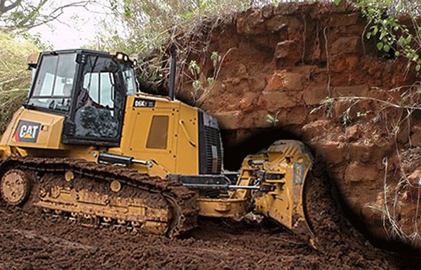 විජිතපුර බලකොටුවේ බැම්මක් ඩෝසර් කරයි