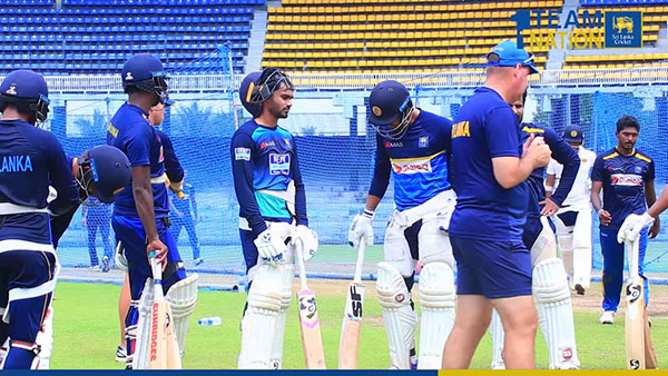 ක්‍රිකට් ක්‍රීඩකයන්ගේ පඩි කප්පාදු කිරීමට සූදානම්