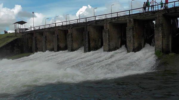 පරාක්රම සමුද්රයේ වාන් දොරටු 6ක් අඩිය බැගින් විවෘත කරයි