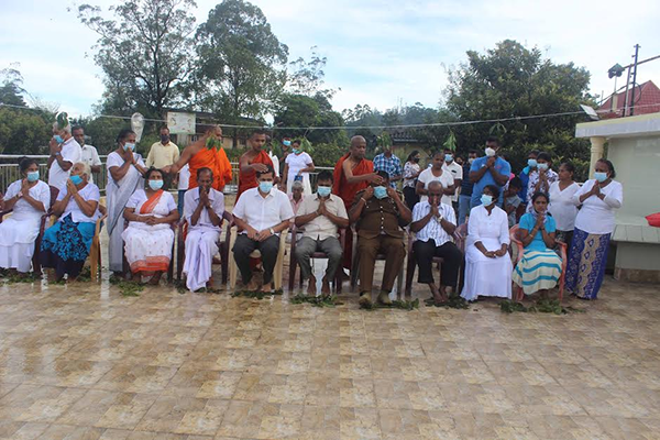 සියලුම ජාතින් නියෝජනය කරමින් හිස තෙල් ගැමේ චාරිත්‍රය ඉටුකරයි