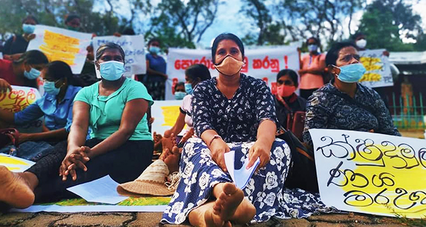 Microfinance victims in Hingurakgoda temporarily abandon protest