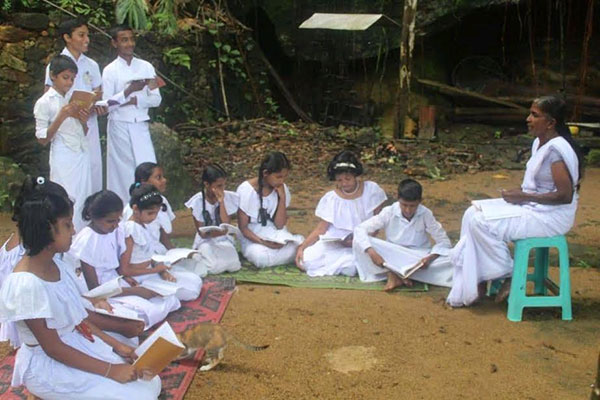 කොවිඩ් දහම් පාසල් දරුවන්ගේ අනාගතය අඳුරේ දමයි