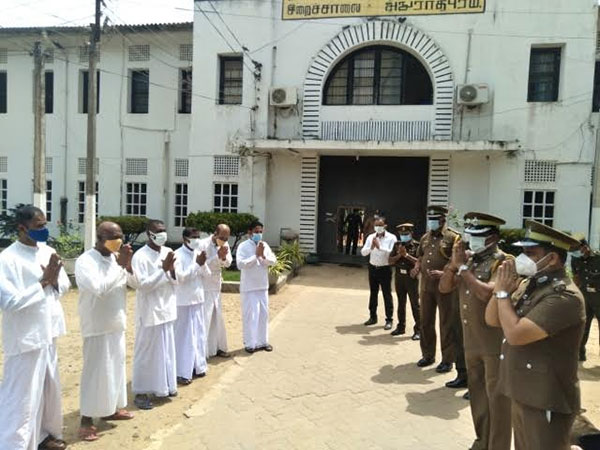 එල්.ටී.ටී.ඊ ත්රස්ත සාමාජිකයන් ඇතුළු සිරකරුවන් 93 දෙනෙකුට නිදහස