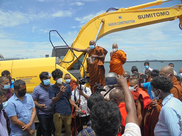 පරාක්‍රම සමුද්‍රයේ යළි ඇවිදින මං තීරු සෑදීමට පැමිණියහොත් ගොවීහුත් පාරට බසින ලකුණු