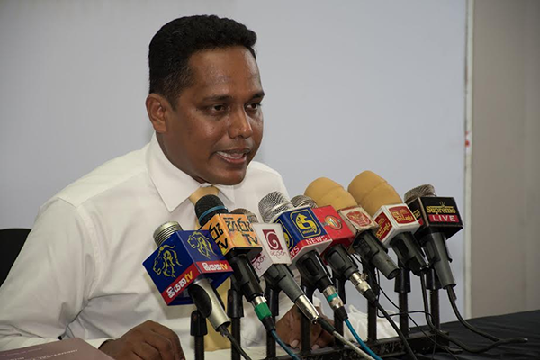 කොරෝනා ගැන ඇත්ත කතා කළ කරාපිටියේ දොස්තරට ස්ථාන මාරුවක්