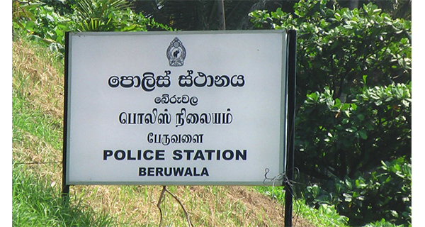 නීති විරෝධිව මෙරටට පැමිණි සෝමාලියානුවන් 02 ක් දැලේ