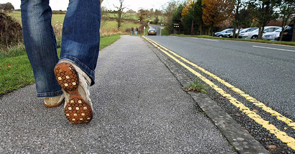 ඇවිදින මංතීරු 26 ක් ඉදිකිරීම අරඹයි