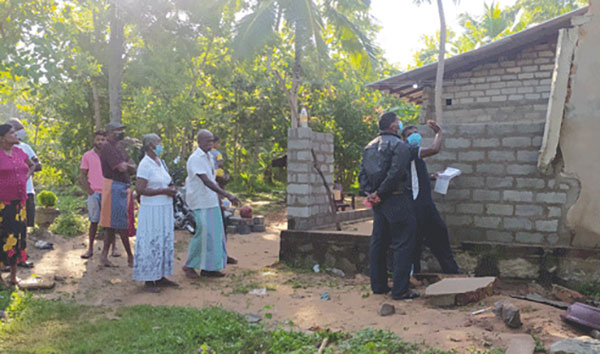 අබලන් බිත්තියට දරුවෙක් යටවෙයි