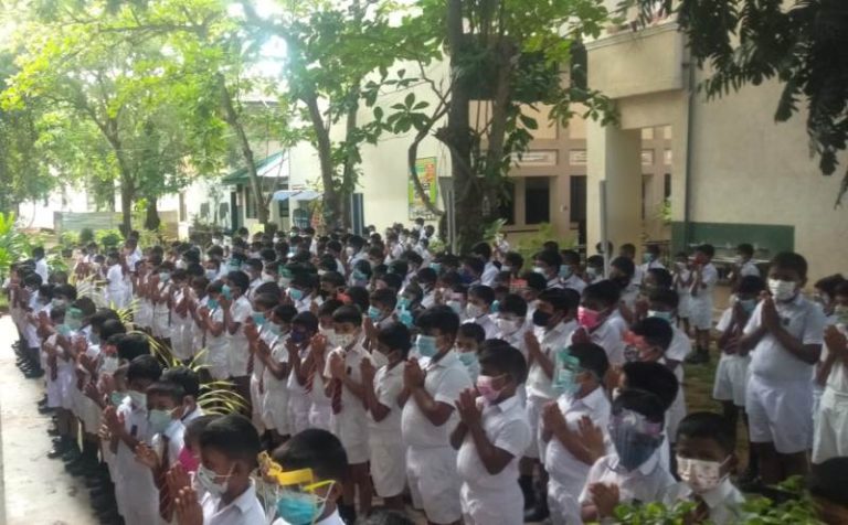 ගුරුවරුන්ගේ පැමිණිම සාර්ථකයි – ළමයින්ගේ පැමිණිමේ අඩුවක්.