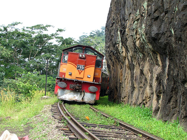 කොටුව – මහනුවර දුම්රිය යළි දැනුම් දෙනතුරු අවලංගුයි