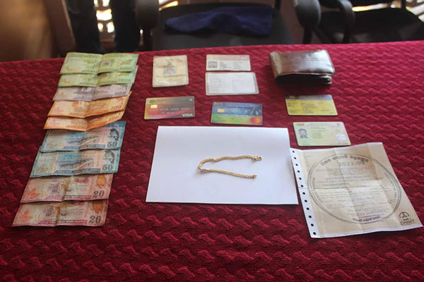 බුද්ධි අංශ නිලධාරින්ට රන් පලදනාවක් හමුවෙයි