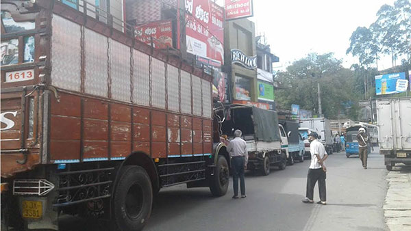 ඩිසල් ලබා ගැනීමට රථ වාහන පොලිම්