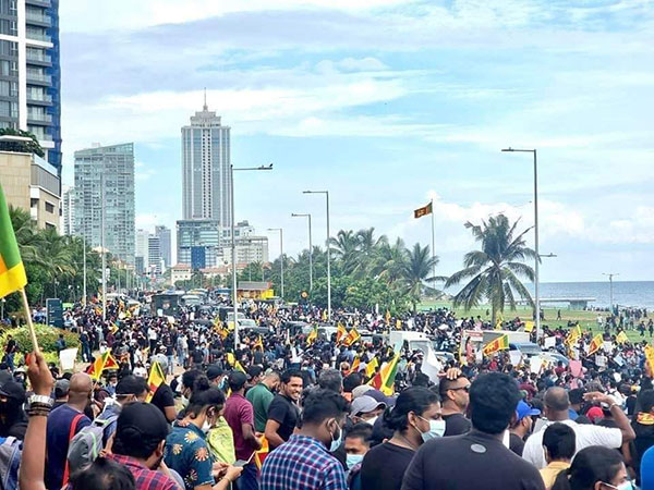 ගාලුමුවදොර අරගලයට අදට(28) දින 50 යි