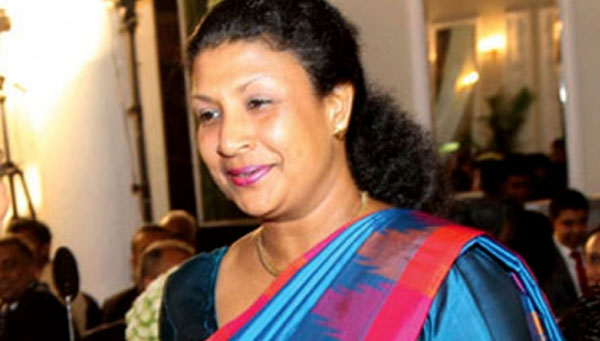 පැනමා පත්‍රිකා වලට චෝදනා ලැබූ නිරූපමා රට හැර යයි