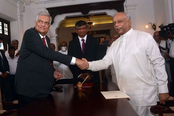 නව අග්‍රාමාත්‍යවරයා දිවුරුම් දෙයි