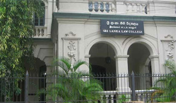 නීති විද්‍යාල ගාස්තු ඉහළට