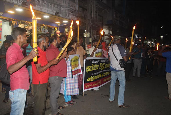 විදුලි බිලට එරෙහිව පන්දම් විරෝධය හැටන් වලටත් යයි