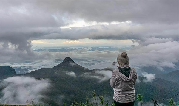 තහනම් වී තිබියදීත් ශ්‍රීපාදය වන්දනා කිරීමට සියයක පිරිසක්